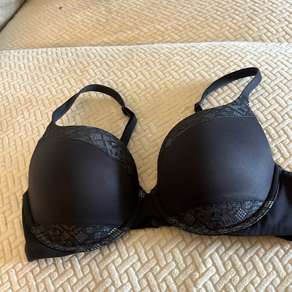 Victoria’s Secret bra 32Dd